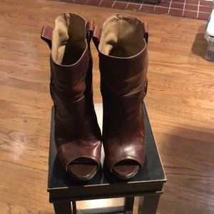Open toe brown leather anckle boots